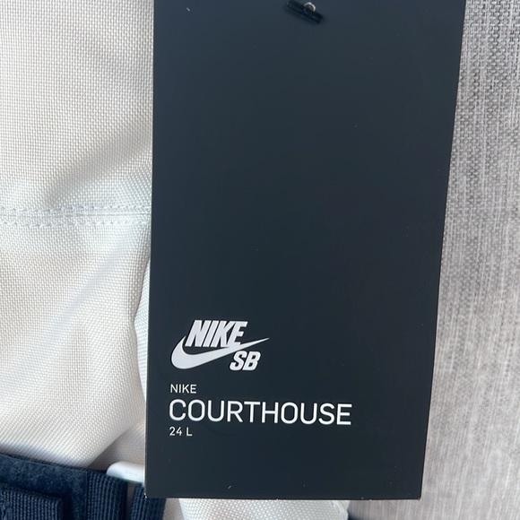 Nike SB Courthouse 24L BA5305-121 - NEW - Picture 4 of 11